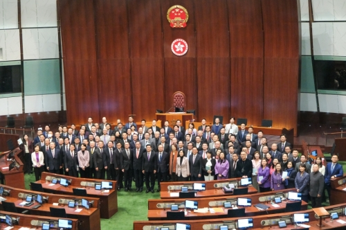 外交部驻港公署发言人：干预阻挠注定徒劳无功 殖民旧梦可以休矣