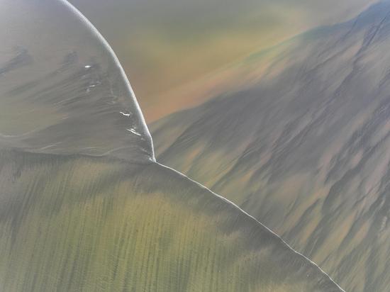 Magnificent scenery of Qiantang River tidal bore in Zhejiang