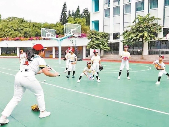 广州中小学今日开学 每天1节体育课怎落实？  202013 07:05